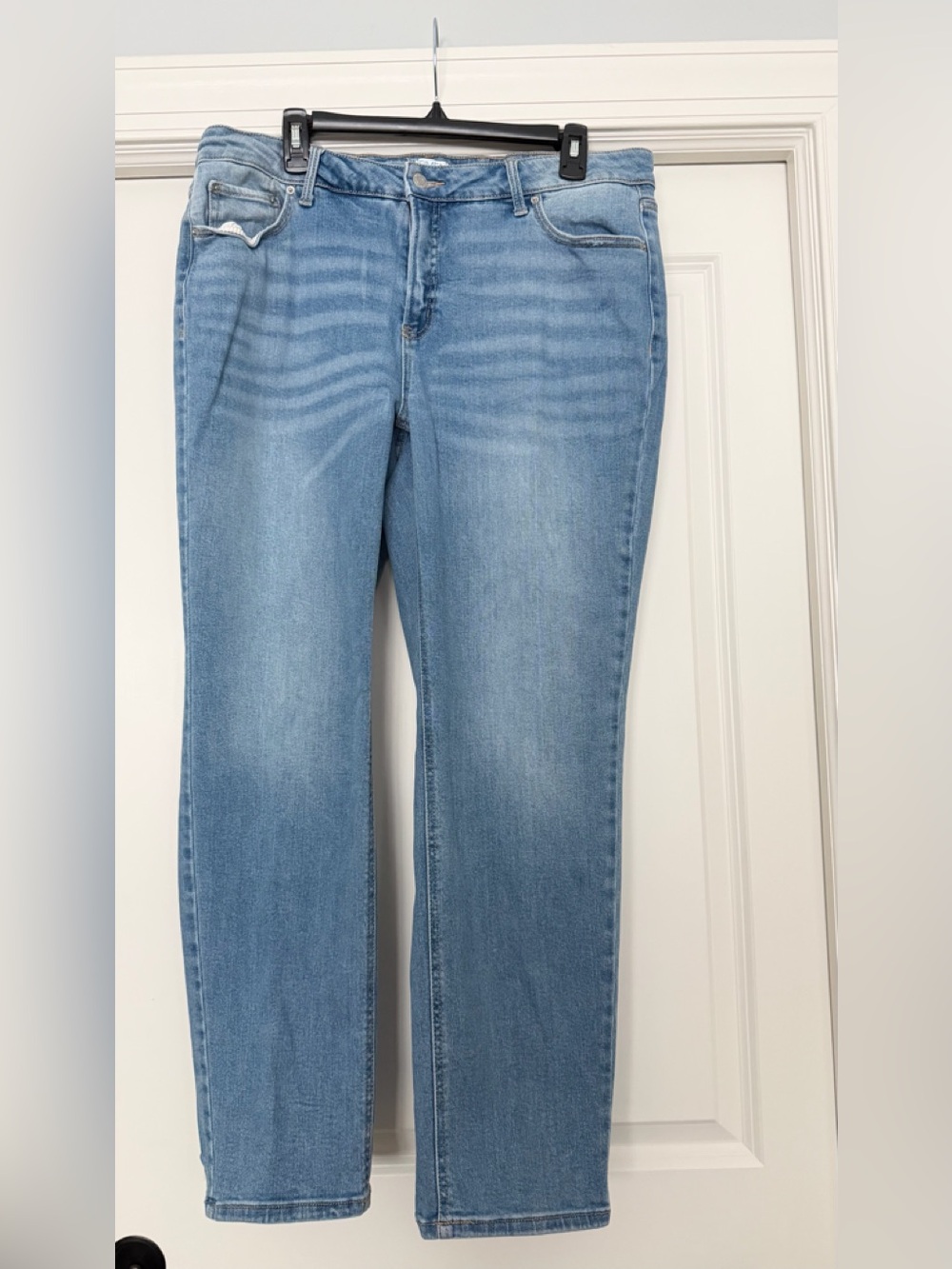 Time and Tru ladies jeans 18 EUC